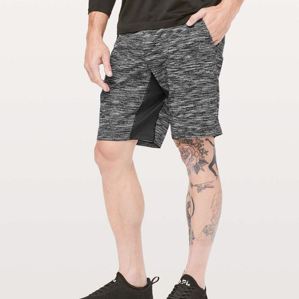 Lululemon T.H.E. Short Mens L Nulux Liner in All Court Texture White Black